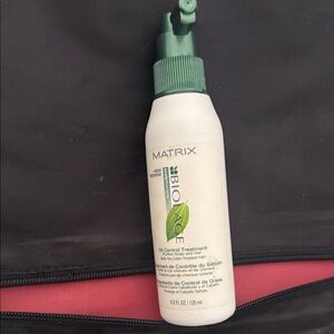 Matix Bio Oil Control Treatment - Green & Cream